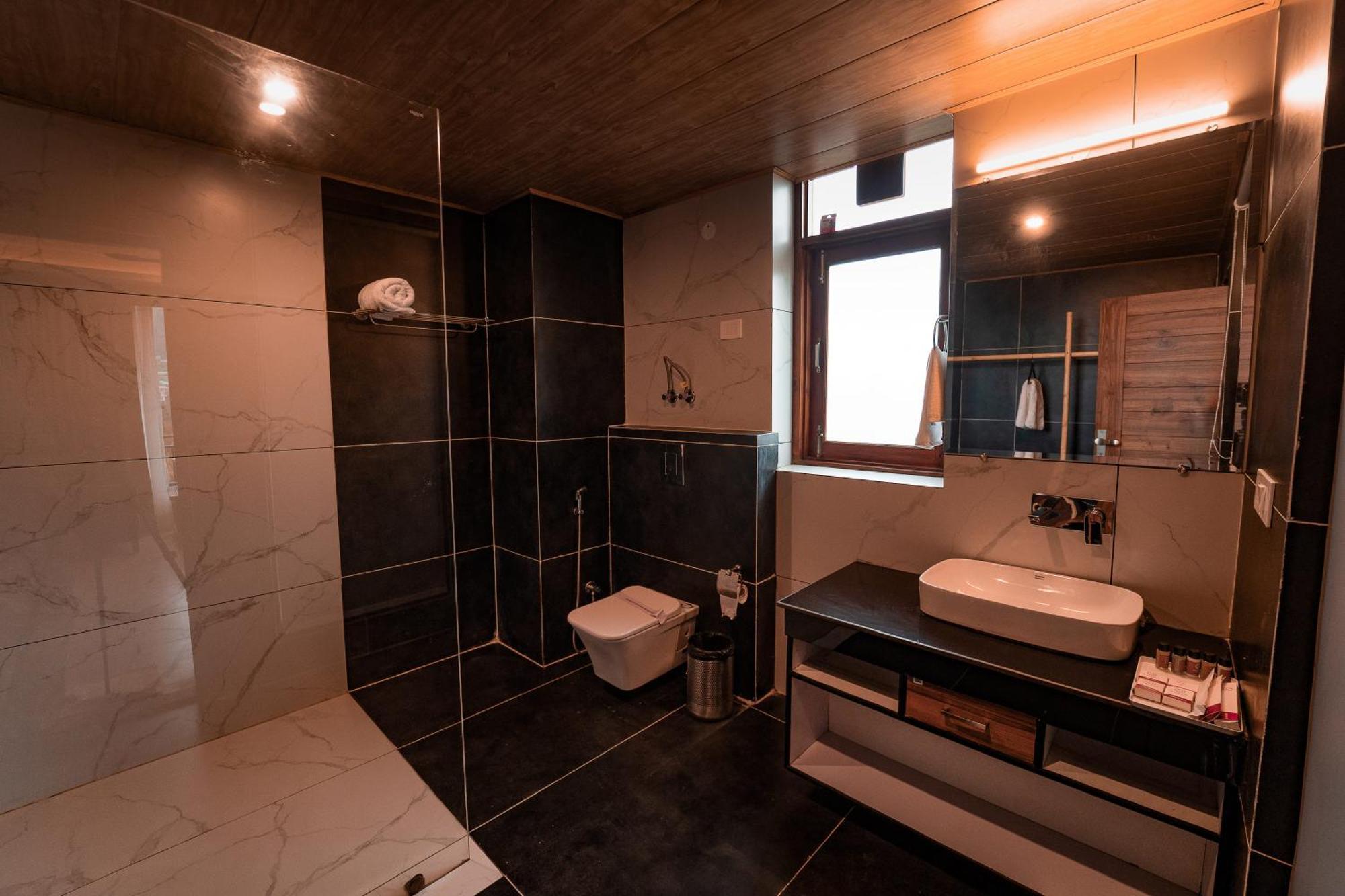 Nazaara - A Luxe Retreat Hotel Manāli Eksteriør billede